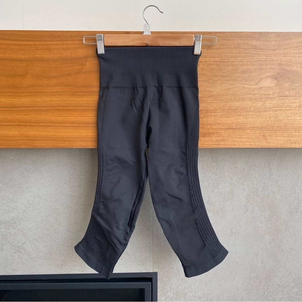 Lululemon Ruched high rised Cropped Pants, Size 2